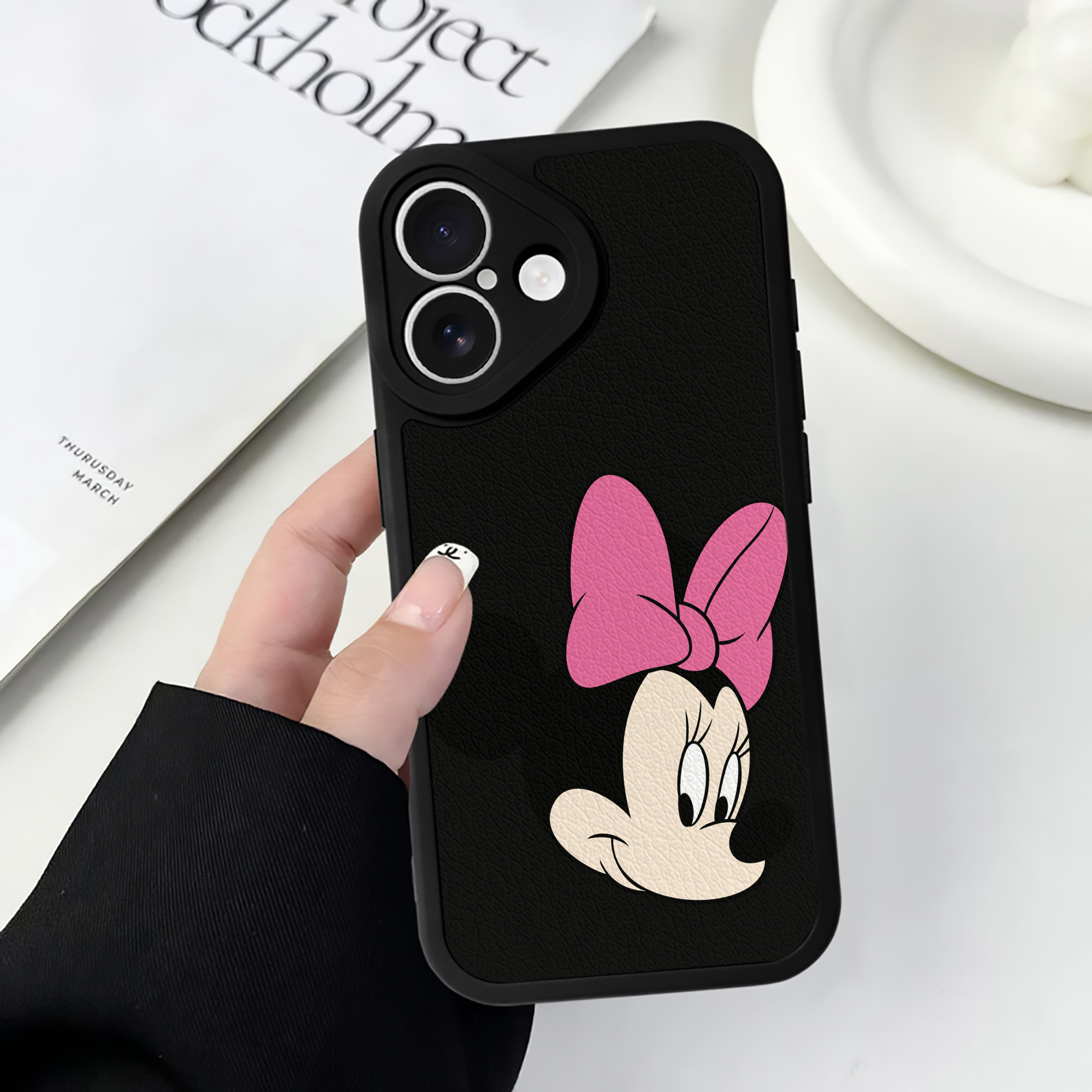 （画像用） ミッキーマウス Mickey Mouse 【iPhone 16シリーズ対応】シリコンスマホケース（レザー調） 材質：シリコン